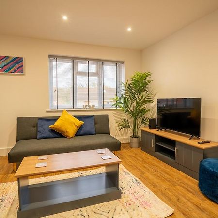 Mill Road Apartment First Floor Crawley  Bagian luar foto