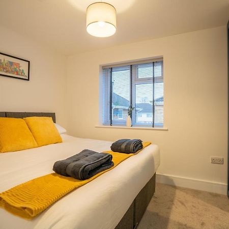 Mill Road Apartment First Floor Crawley  Bagian luar foto