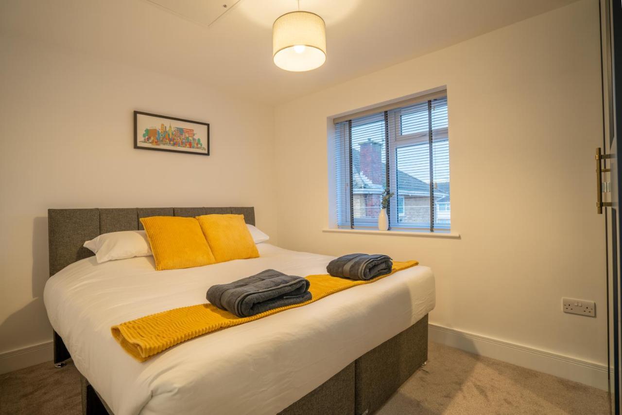 Mill Road Apartment First Floor Crawley  Bagian luar foto