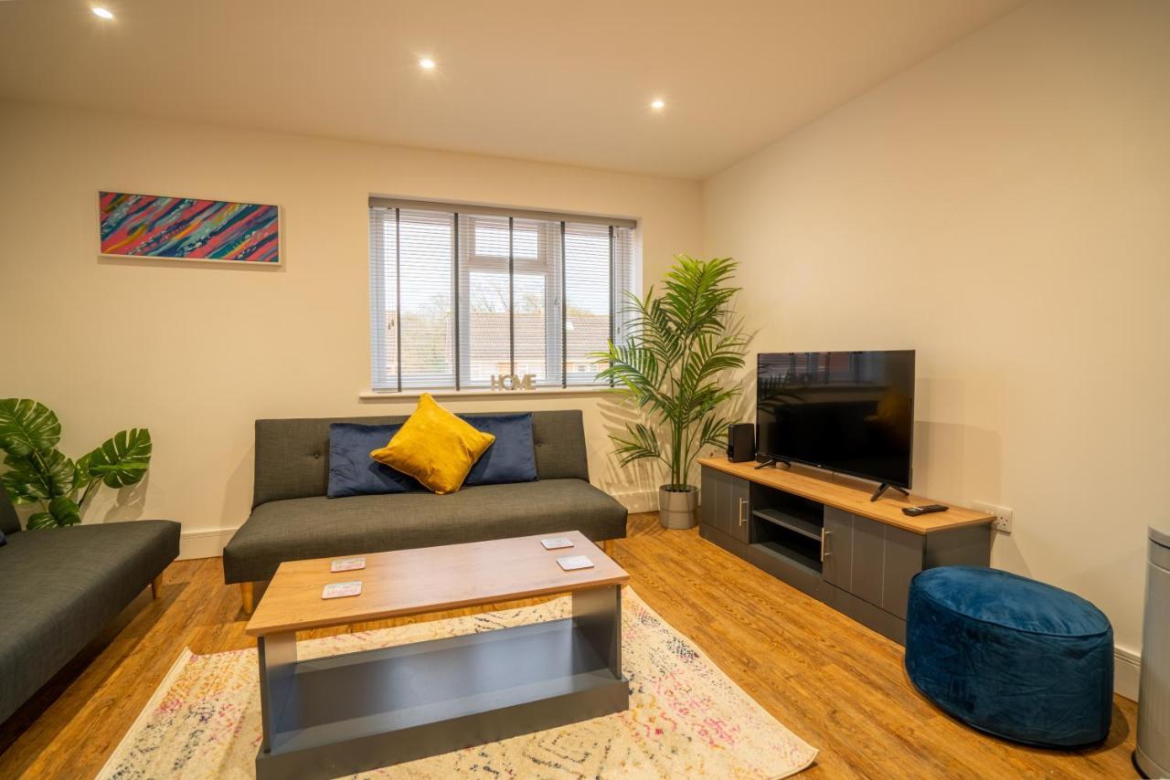 Mill Road Apartment First Floor Crawley  Bagian luar foto