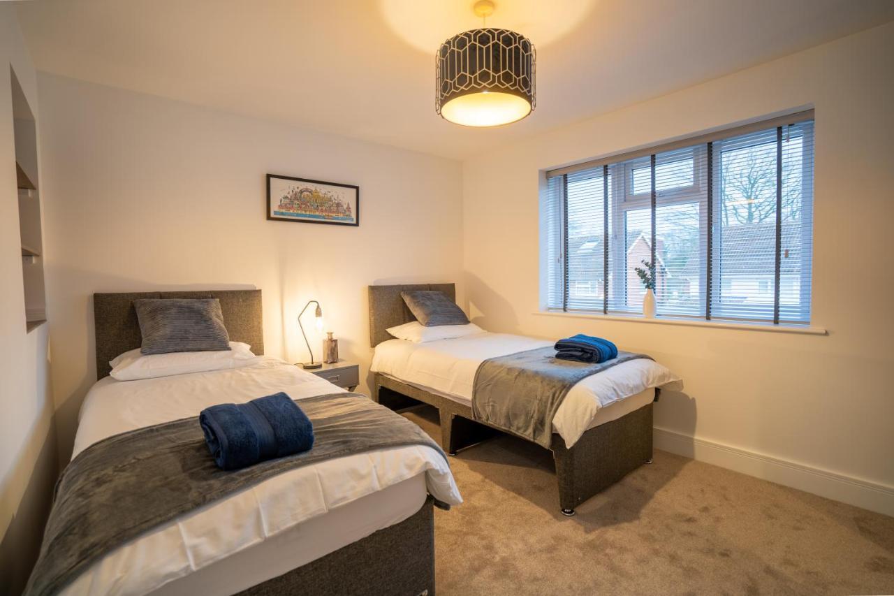 Mill Road Apartment First Floor Crawley  Bagian luar foto