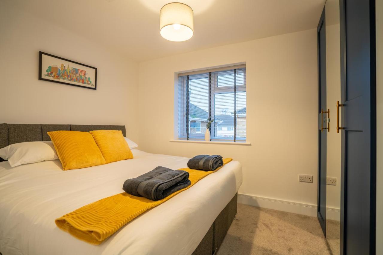 Mill Road Apartment First Floor Crawley  Bagian luar foto