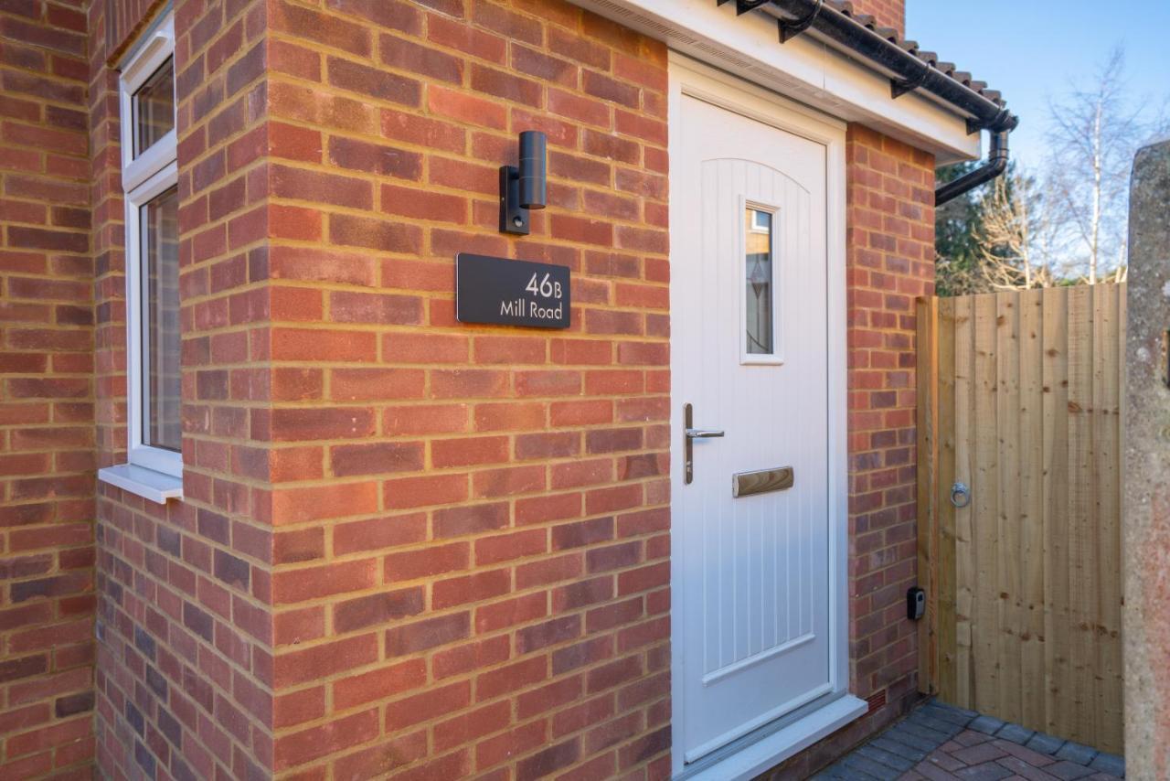 Mill Road Apartment First Floor Crawley  Bagian luar foto